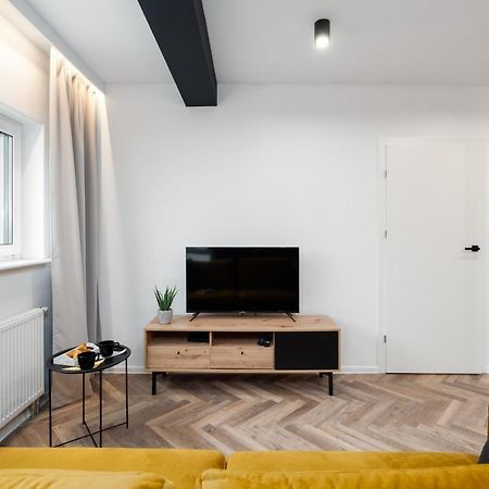 Loft Style Apartments Opienskiego With Parking By Noclegi Renters Posen Exterior foto